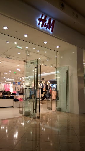 Clothing Store «H&M», reviews and photos, 4200 Conroy Rd, Orlando, FL 32839, USA