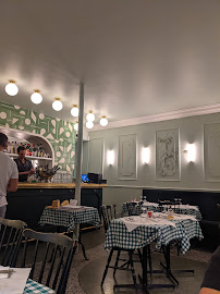Atmosphère du Restaurant français Bistrot Rougemont à Paris - n°10
