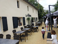 Atmosphère du Restaurant français La Perrière à Tresses - n°10