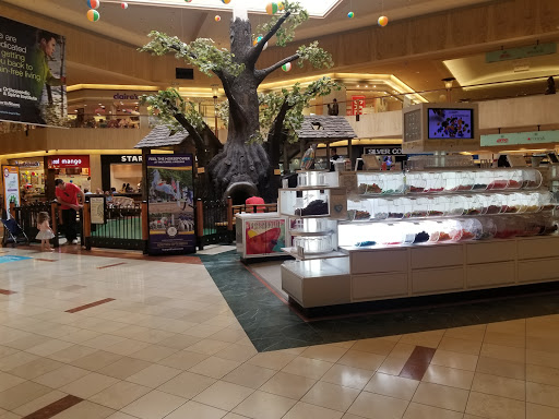 Computer Store «Apple Northbrook», reviews and photos, 1310 Northbrook Ct, Northbrook, IL 60062, USA