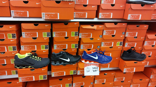 Shoe Store «Shoe Carnival», reviews and photos, 4901 Outer Loop, Louisville, KY 40219, USA