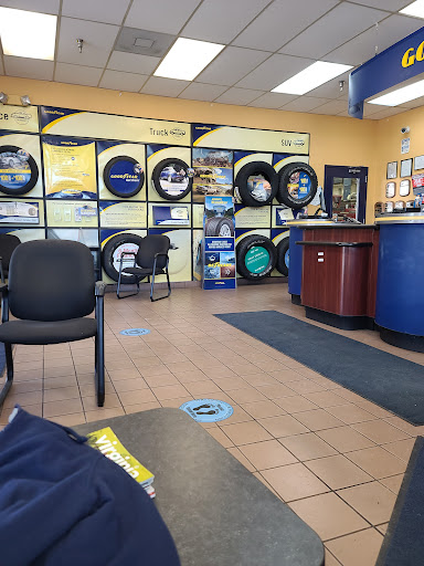 Auto Repair Shop «Hogan & Sons Tire and Auto», reviews and photos, 46970 Community Plaza, Sterling, VA 20164, USA
