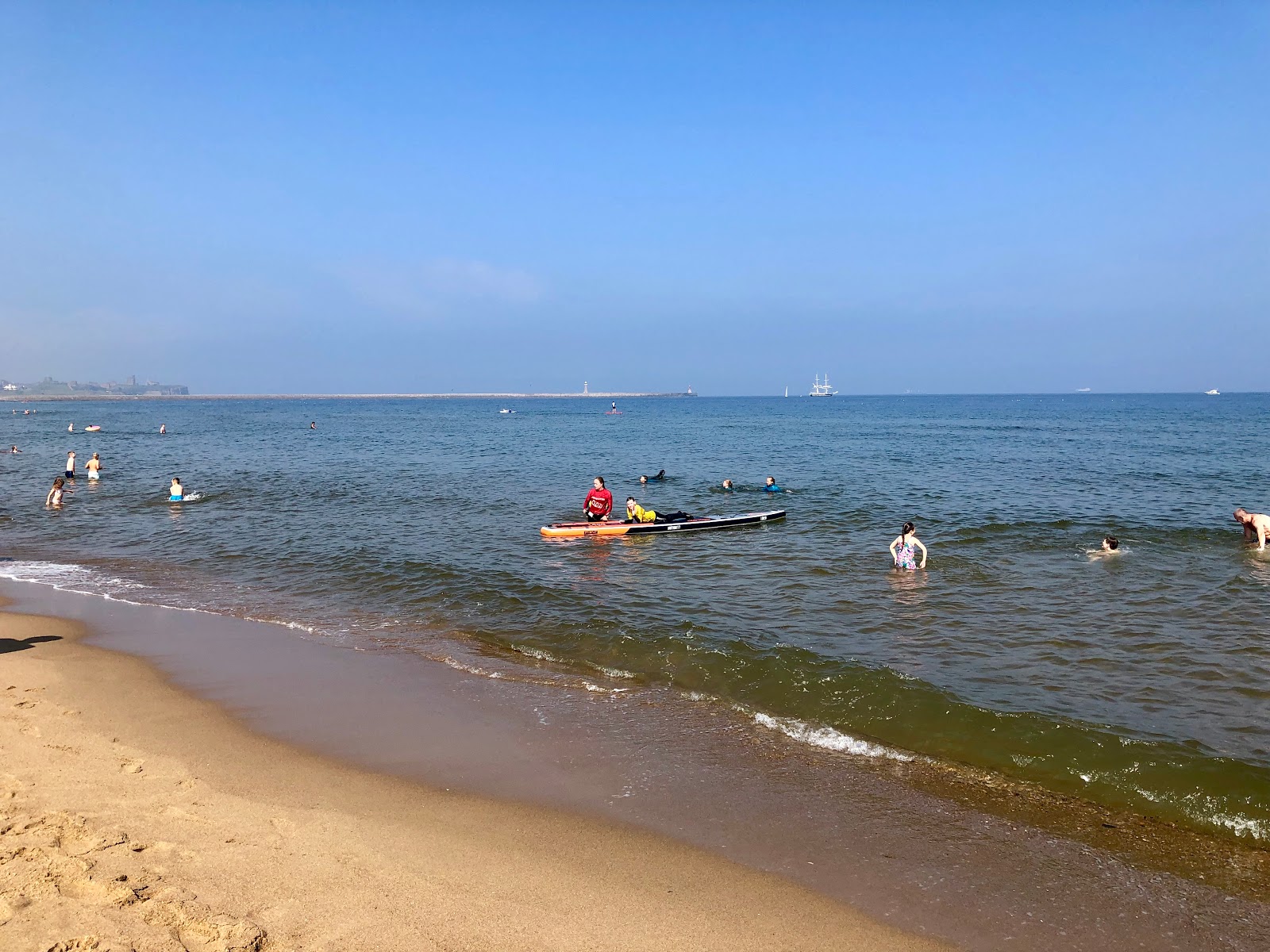 Zdjęcie Plaża Sandhaven z powierzchnią beżowy piasek
