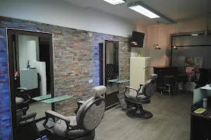 Dirk‘s Salon & Barbershop image