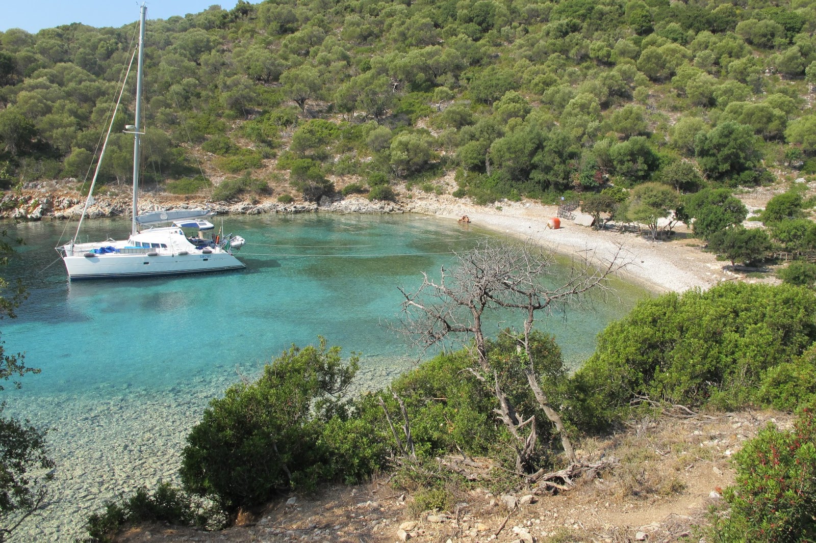 Φωτογραφία του Pisina beach III με βότσαλο επιφάνεια