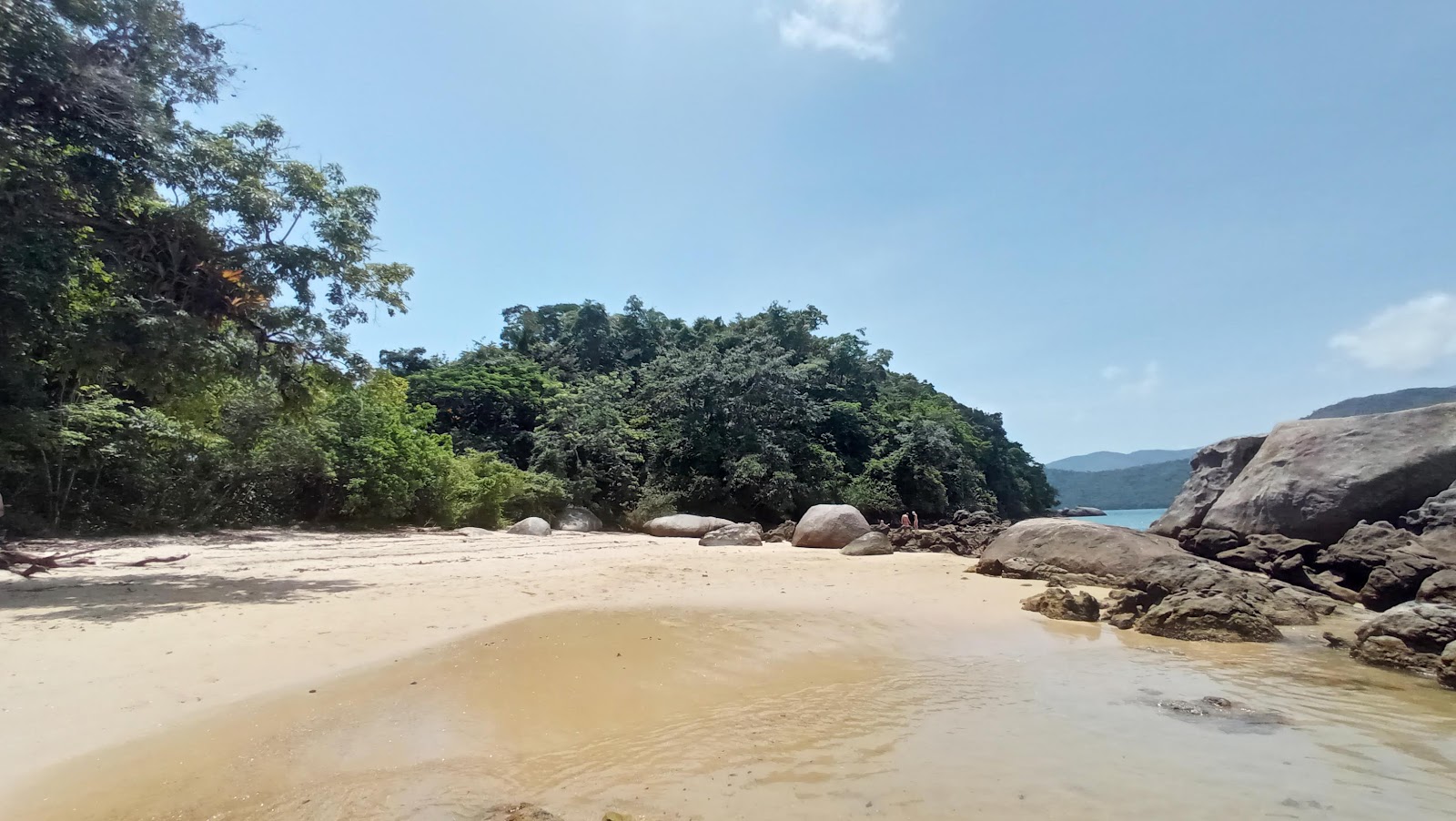 Ilha da Cutia Plajı'in fotoğrafı geniş bir kıyı şeridi ile birlikte