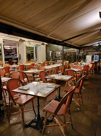 Atmosphère du Restaurant de fruits de mer Le Bistro du port à Honfleur - n°4