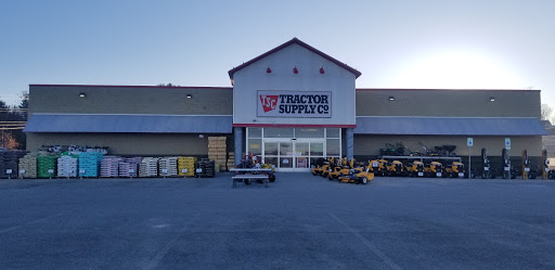 Home Improvement Store «Tractor Supply Co.», reviews and photos, 88 Center Rd, Morrisville, VT 05661, USA