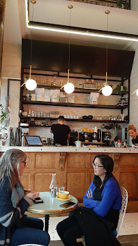 Atmosphère du Restaurant servant le petit-déjeuner République of Coffee à Paris - n°16