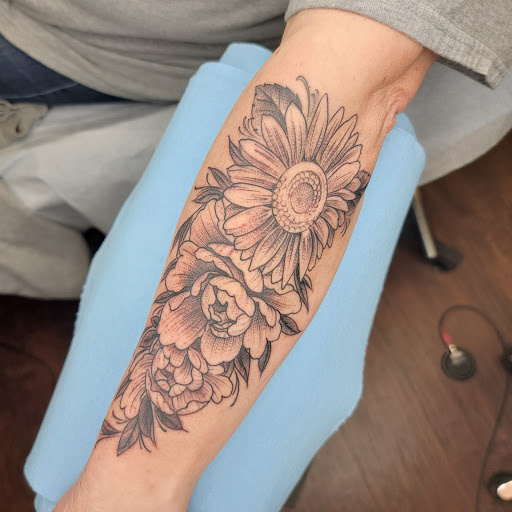 Tattoo Shop «1001 Troubles Tattoo Studio», reviews and photos, 512 Main St, Warren, RI 02885, USA