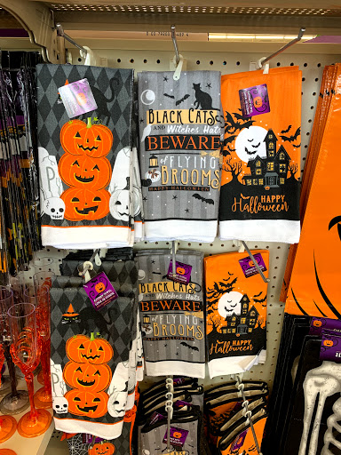 Dollar Store «Dollar Tree», reviews and photos, 1044 S Main St, Chelsea, MI 48118, USA