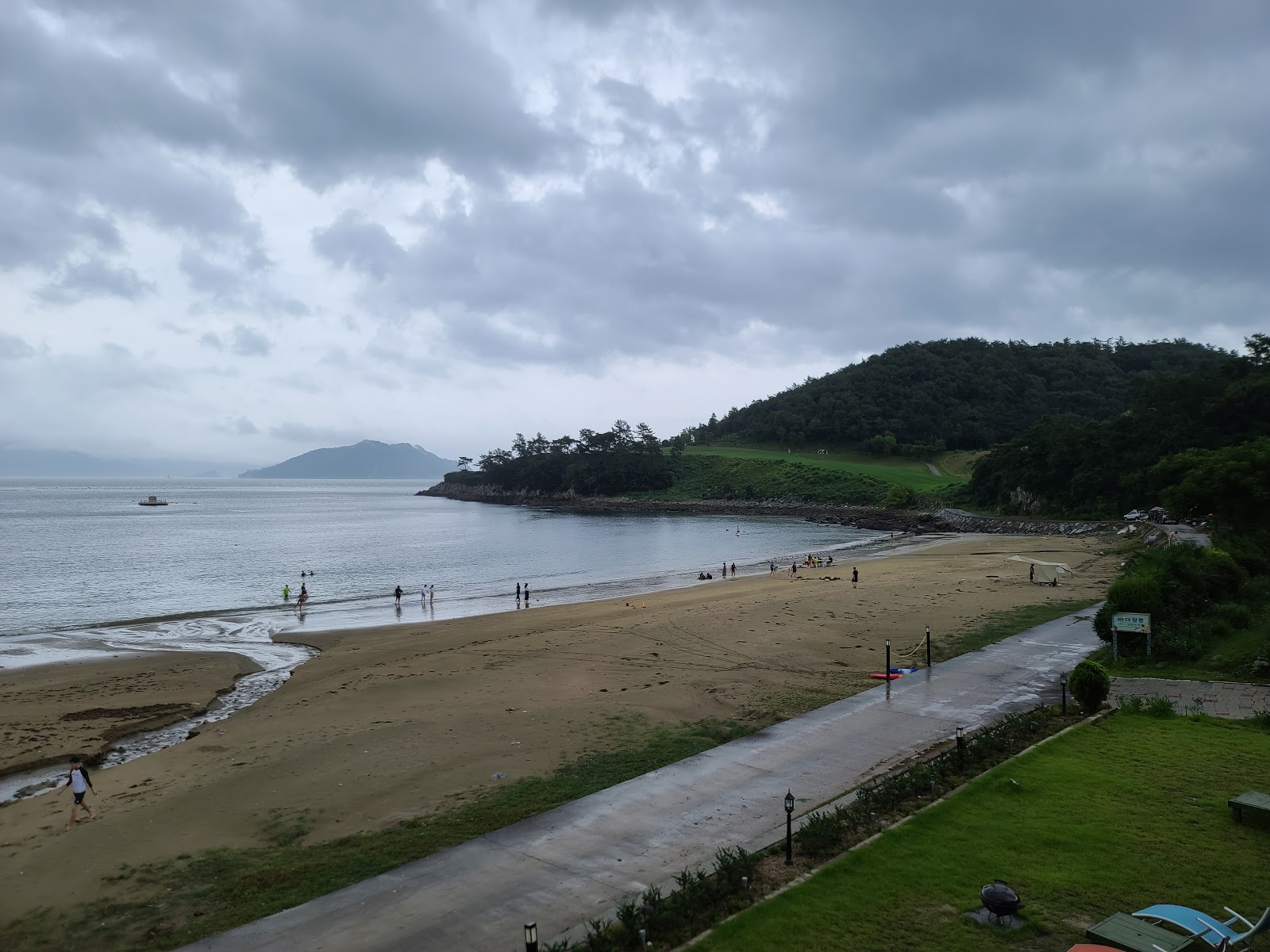 Foto von Mosanggae Beach - beliebter Ort unter Entspannungskennern