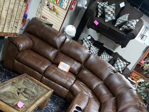 Flea Market «Springfield Flea Market & Gifts», reviews and photos, 1325 E Trafficway St, Springfield, MO 65802, USA