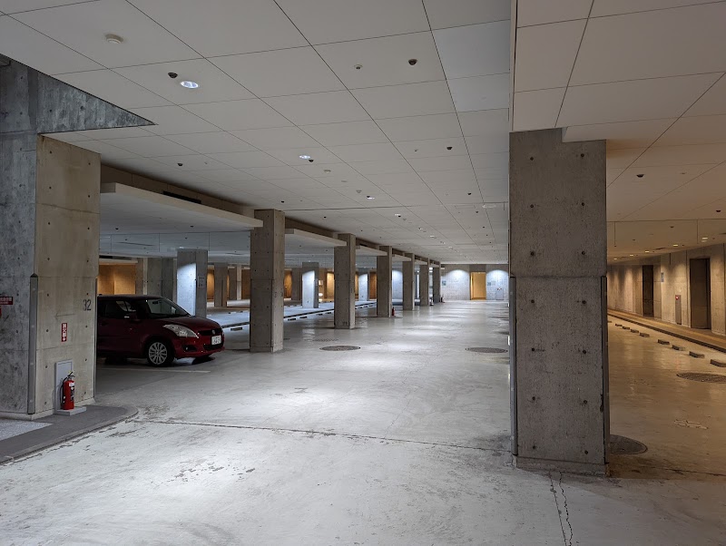 地下有料駐車場（和歌山県立近代美術館・和歌山県立博物館）