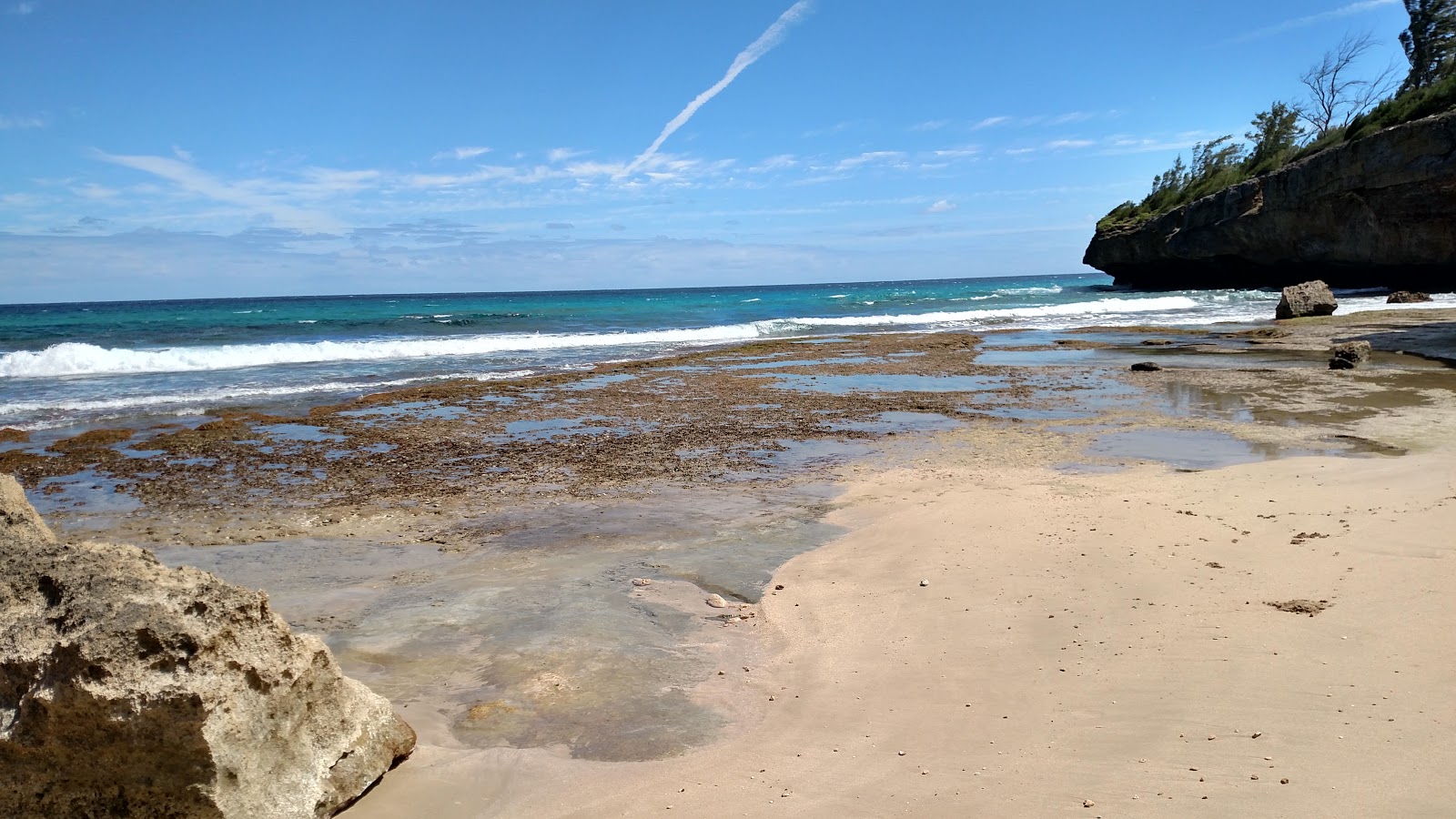 Foto af Ha'ula Beach med høj niveau af renlighed