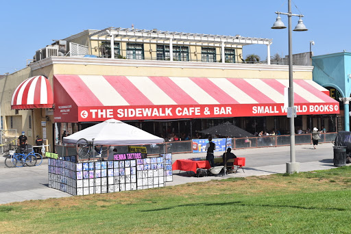 Book Store «Small World Books», reviews and photos, 1407 Ocean Front Walk, Venice, CA 90291, USA