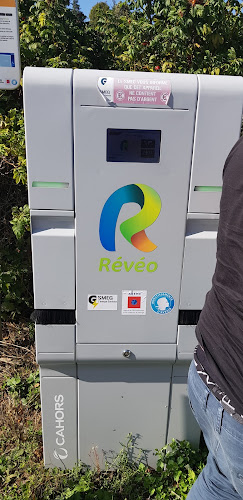 Borne de recharge de véhicules électriques RÉVÉO Charging Station Saint-Jean-du-Gard
