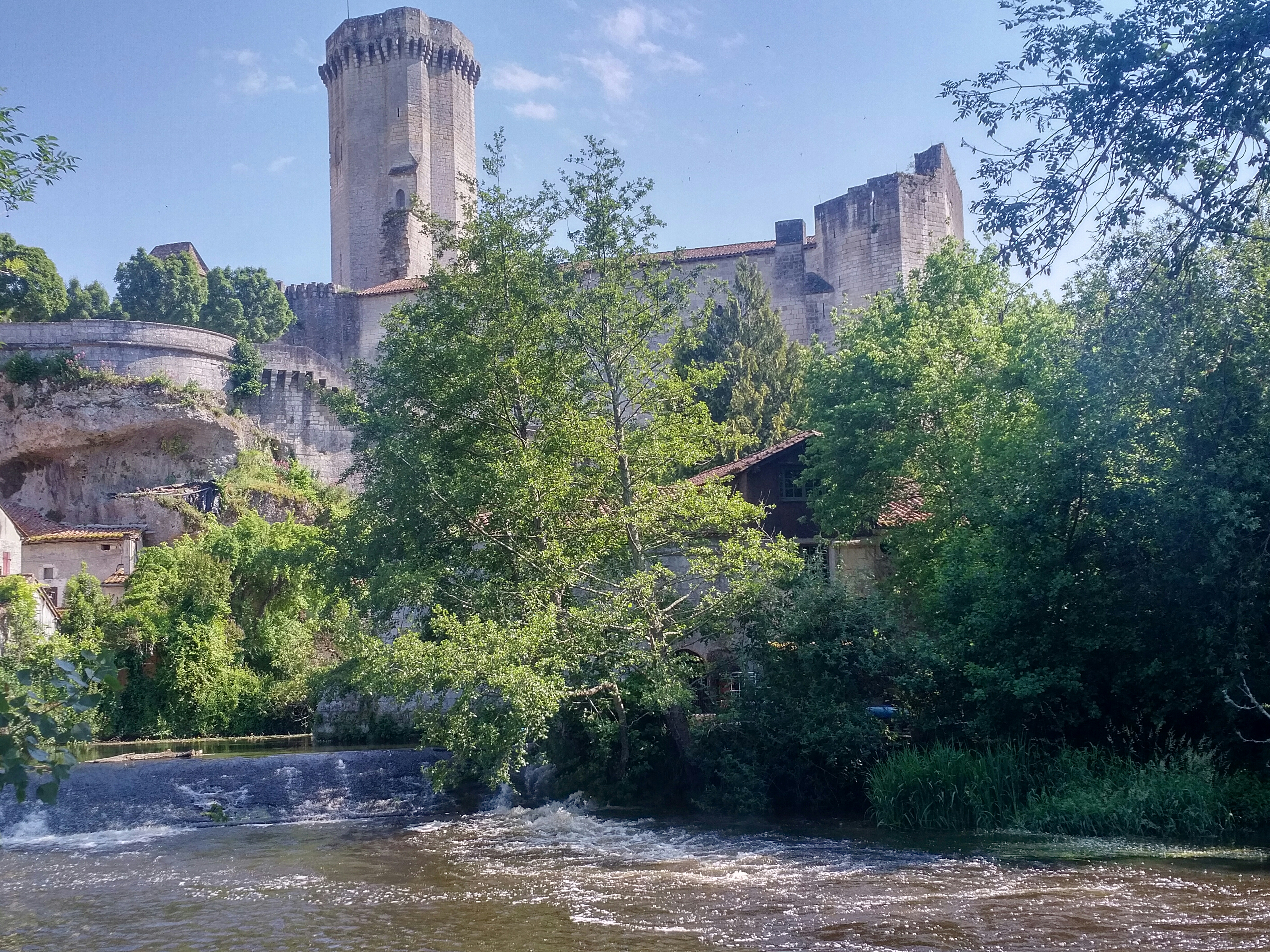 Photo n° 2 de l'avis de elle. fait le 12/06/2019 à 10:31