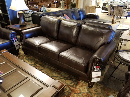 Furniture Store «Art Van Furniture - Waterford», reviews and photos, 5053 Dixie Hwy, Waterford Twp, MI 48329, USA