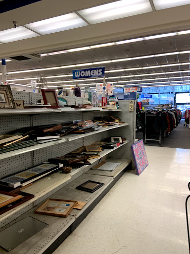 Thrift Store «72nd Street Goodwill», reviews and photos, 1415 E 72nd St, Tacoma, WA 98404, USA