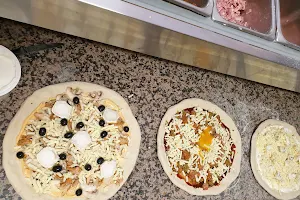Pizza Etoile image