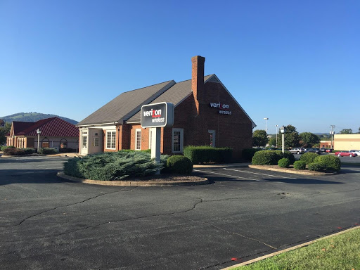 Cell Phone Store «Verizon», reviews and photos, 100 Riverbend Dr, Charlottesville, VA 22911, USA