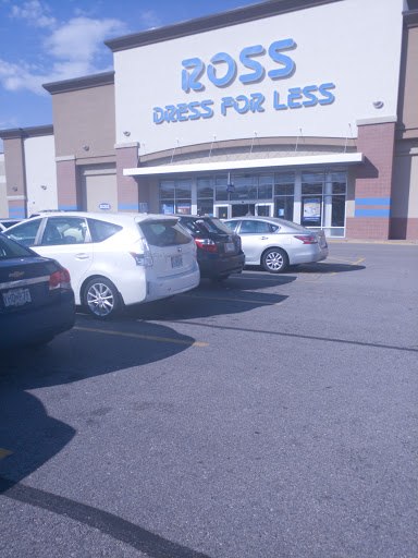 Shopping Mall «Deer Creek Shopping Center», reviews and photos, 3200 Laclede Station Rd, Maplewood, MO 63143, USA