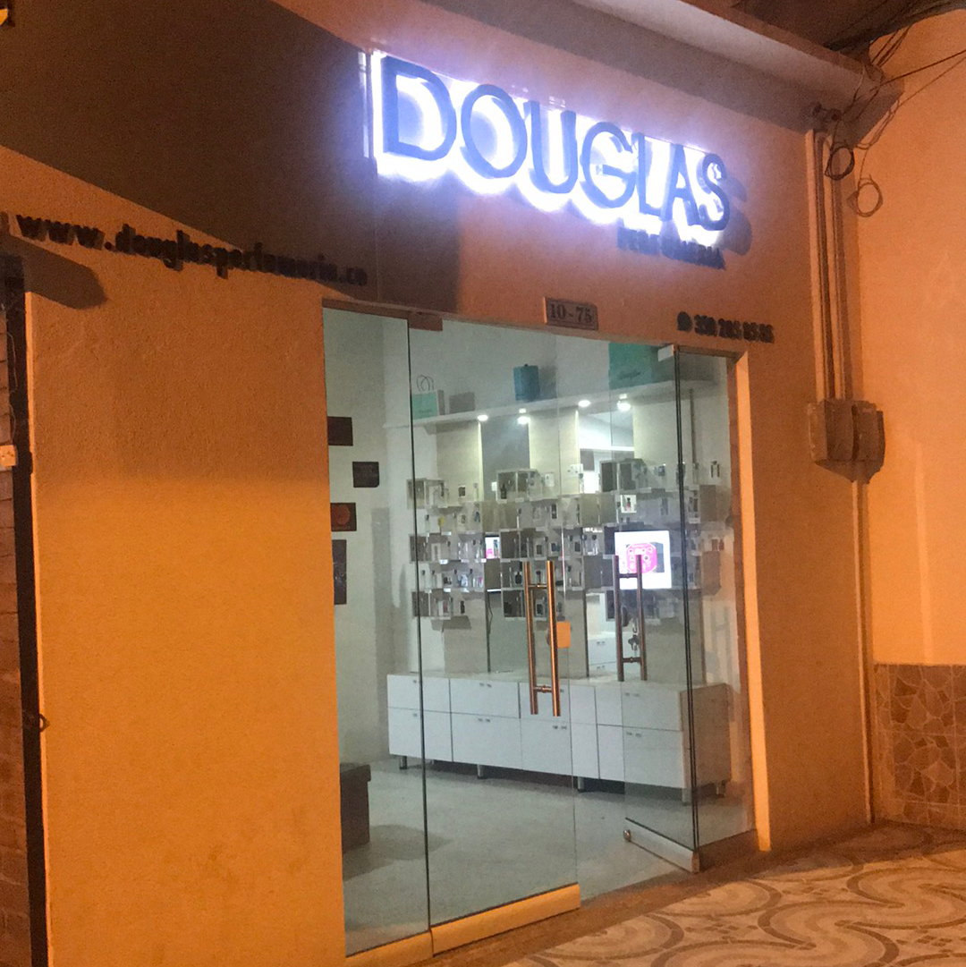 Douglas Perfumería