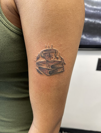 Explore female tattoos ideas, creative tattoo ideas in Bogota, available at Lolas Tattoo Shop