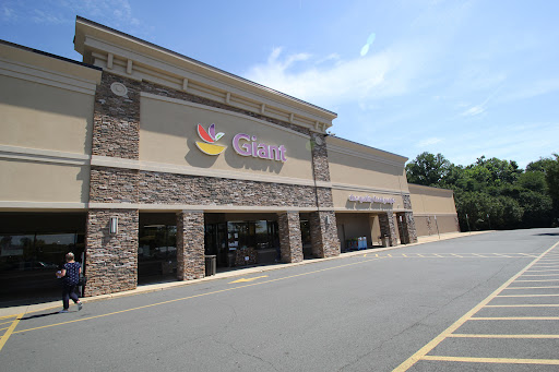 Grocery Store «Giant Food», reviews and photos, 41 Lee Hwy, Warrenton, VA 20186, USA