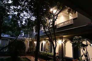 WAINA Homestay (Hotel & Indekos) image