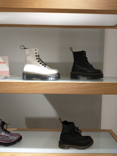 Stores to buy women's tall boots Toronto