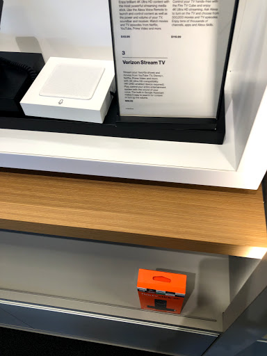 Cell Phone Store «Verizon», reviews and photos, 19230 Alderwood Mall Pkwy #150, Lynnwood, WA 98036, USA