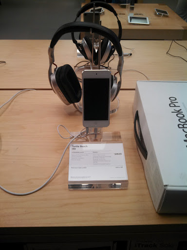 Computer Store «Apple Walt Whitman», reviews and photos, 160 Walt Whitman Rd, Huntington Station, NY 11746, USA