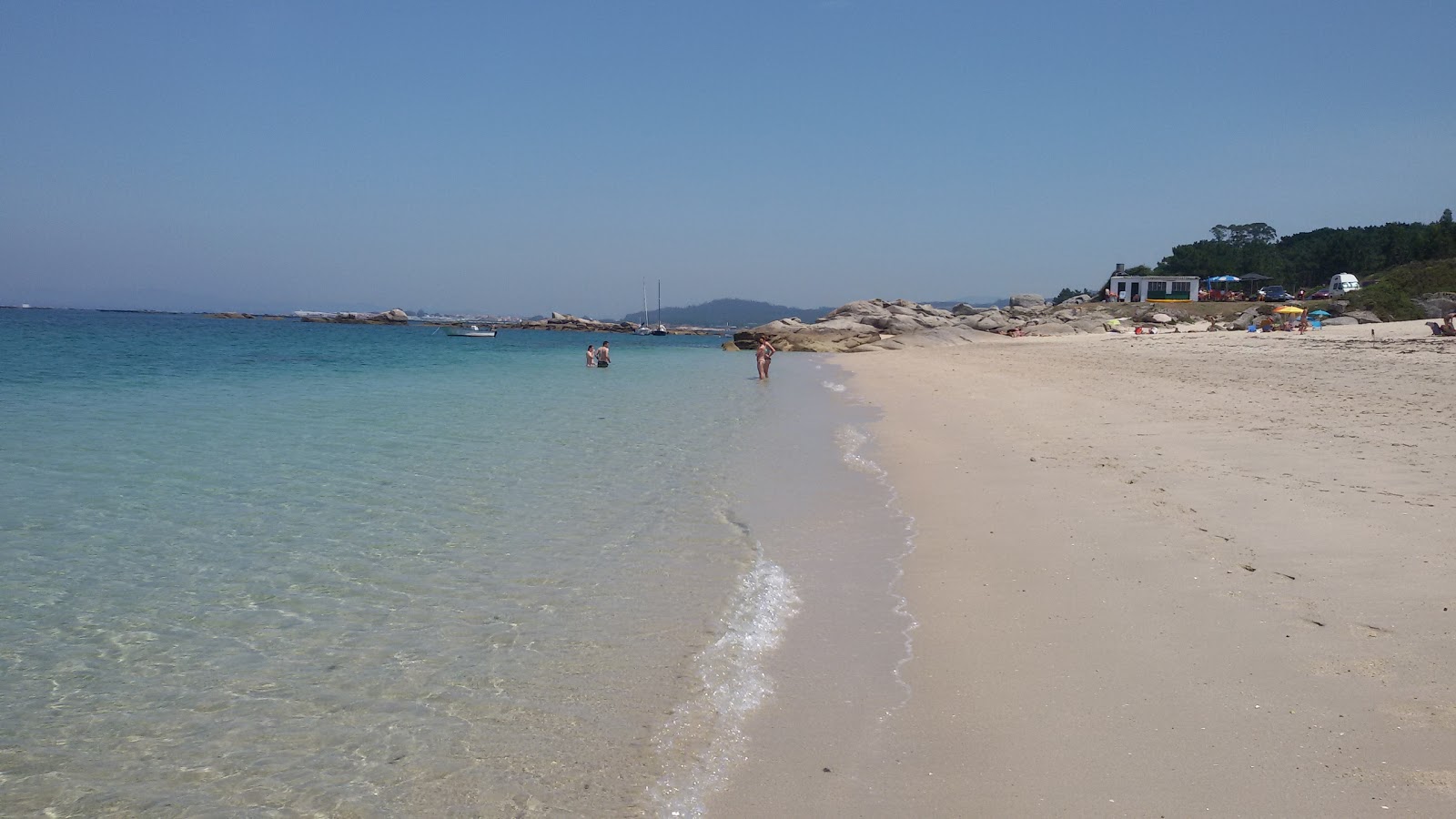 Φωτογραφία του Carreiro beach παροχές περιοχής