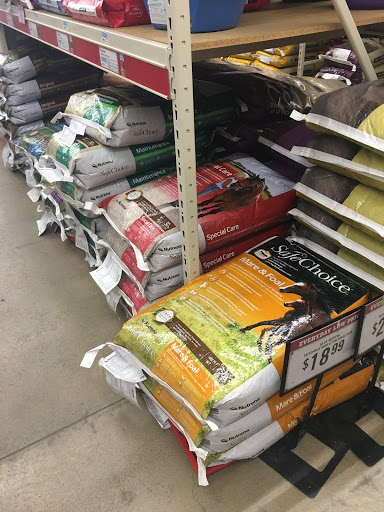 Home Improvement Store «Tractor Supply Co.», reviews and photos, 1424 W Main St Ext #1, Grove City, PA 16127, USA
