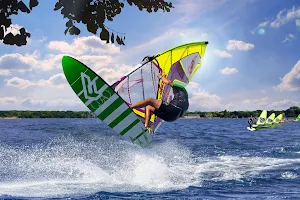 Surf- und Segelschule Müggelsee – Bootsfahrschule & Wassersportverleih image