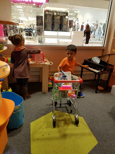 Toy Store «Creative Kidstuff Toy Store», reviews and photos, 148 E Broadway, Bloomington, MN 55425, USA