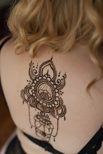 Explore connect tattoo ideas, creative tattoo ideas in Houston, available at Paisleys and Swirls - Henna Artist in Houston
