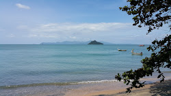 Photo de Pasir Hitam Beach avec rivage droit, long