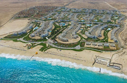 Foto von Mountain View Beach mit türkisfarbenes wasser Oberfläche