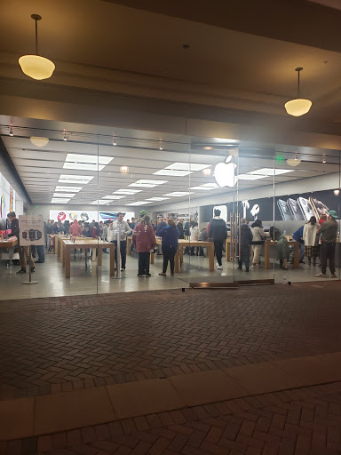 Computer Store «Apple Short Pump Town Center», reviews and photos, 11800 W Broad St, Henrico, VA 23233, USA