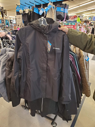 Sporting Goods Store «Big 5 Sporting Goods - Fresno», reviews and photos, 5488 N Blackstone Ave, Fresno, CA 93710, USA