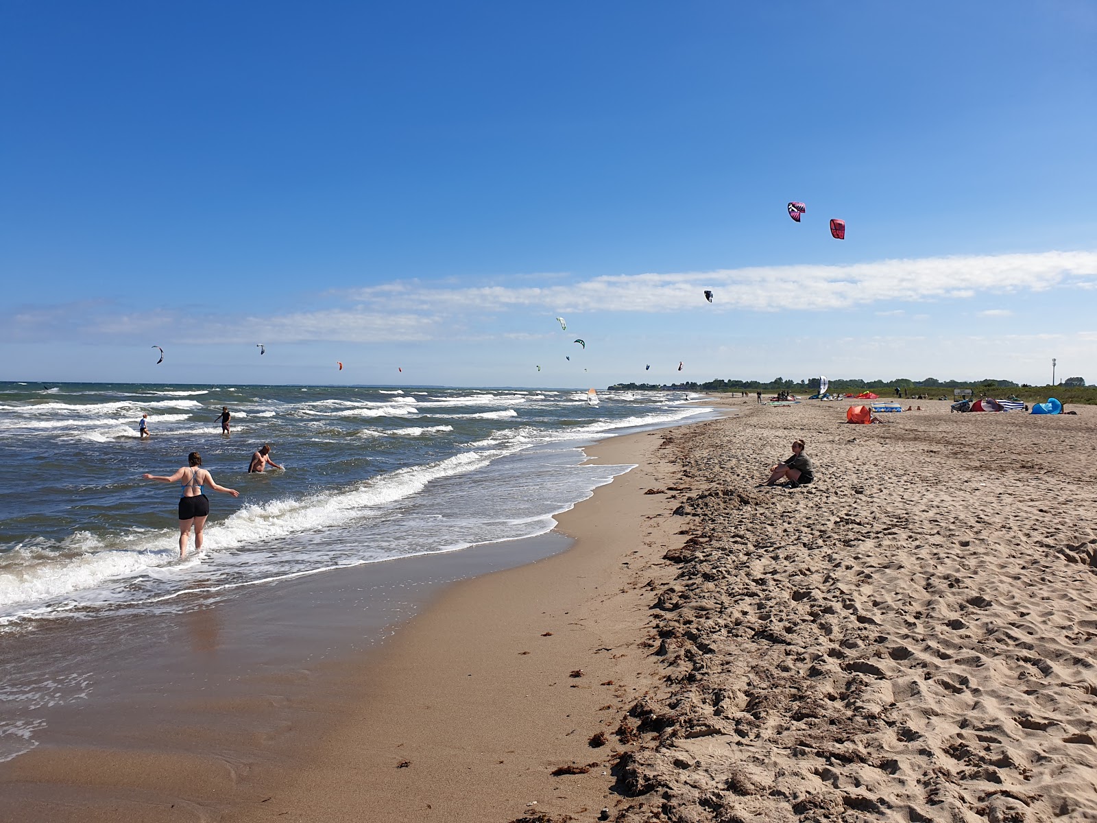 Foto de Weidefelder Strand con arena beige superficie