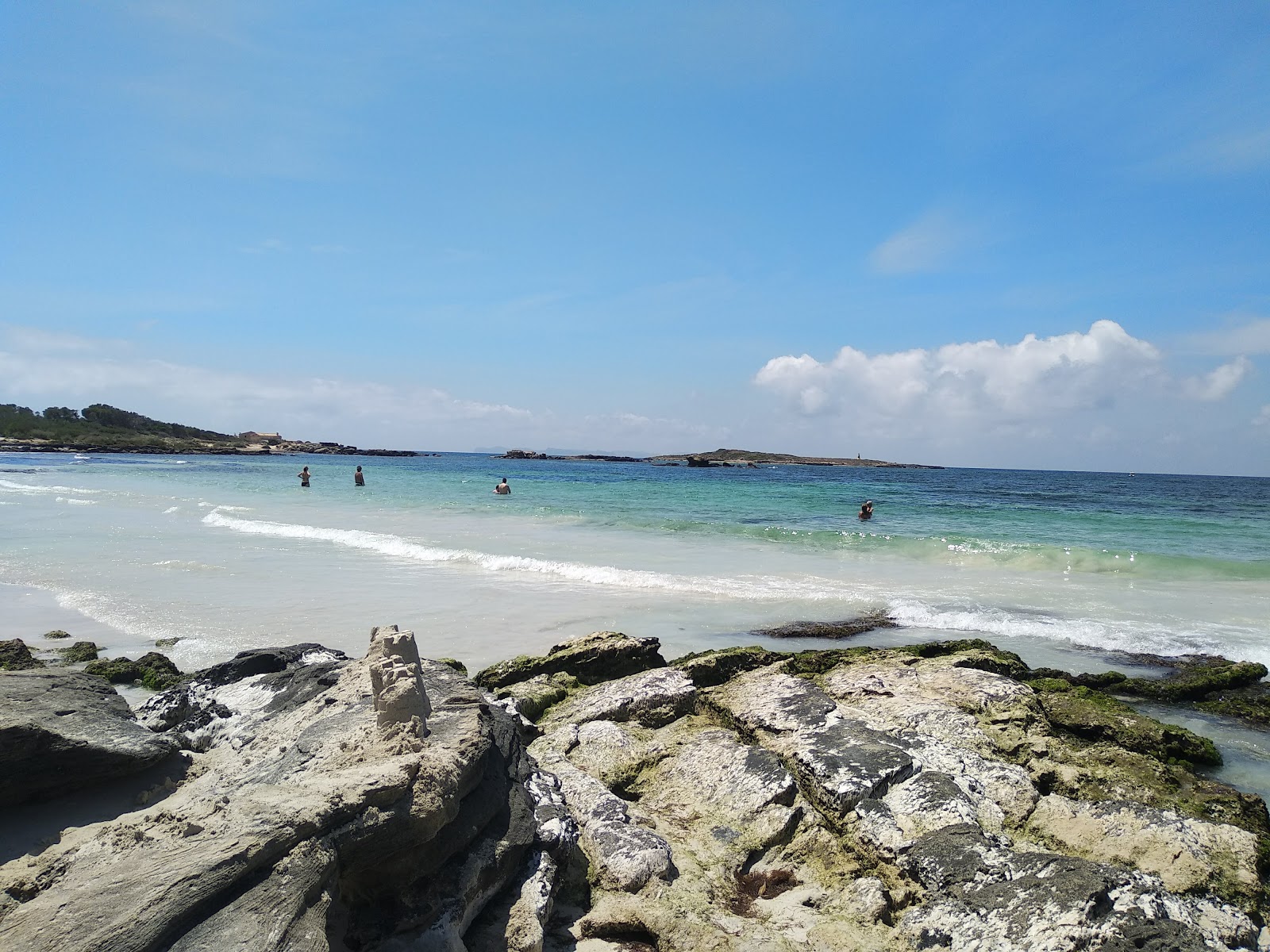 Foto van Dolc Strand gelegen in een natuurlijk gebied