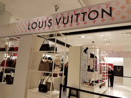 Shopping Mall «The Shops at North Bridge», reviews and photos, 520 N Michigan Ave, Chicago, IL 60611, USA