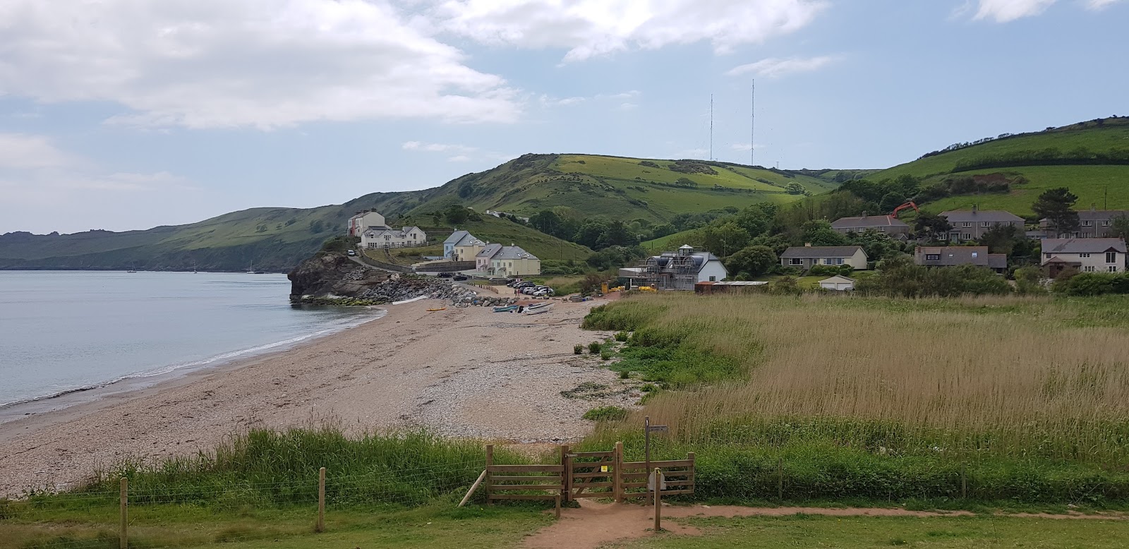 Foto de Driftwood beach com praia espaçosa