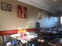Atmosphère du Chez Marie - Restaurant Africain à Saint-Nazaire - n°7