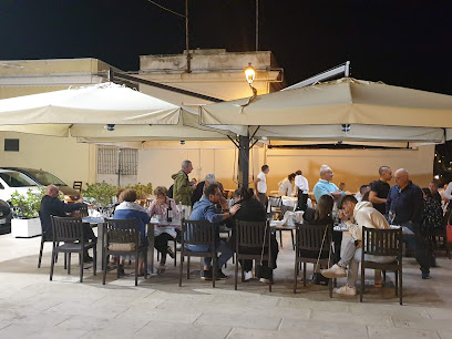 Gente di Mare Restaurant | Ristorante di Pesce a T - Piazza Fontana, 61, 74123 Taranto TA, Italy