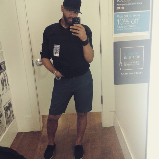 Clothing Store «Gap», reviews and photos, 3416 N Southport Ave, Chicago, IL 60657, USA